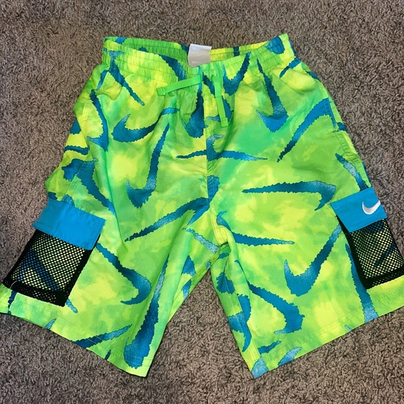 2 boys Nike swim suit trunks size medium - Picture 3 of 11